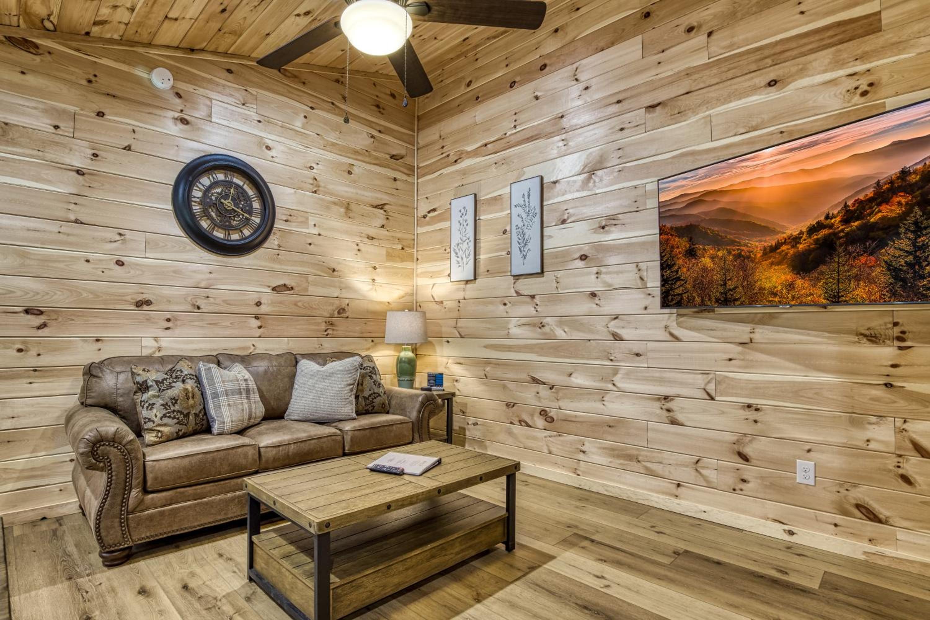 Natures Getaway, Pickleball Court, Creek, WIFI, Mountain Views, Starting at 79