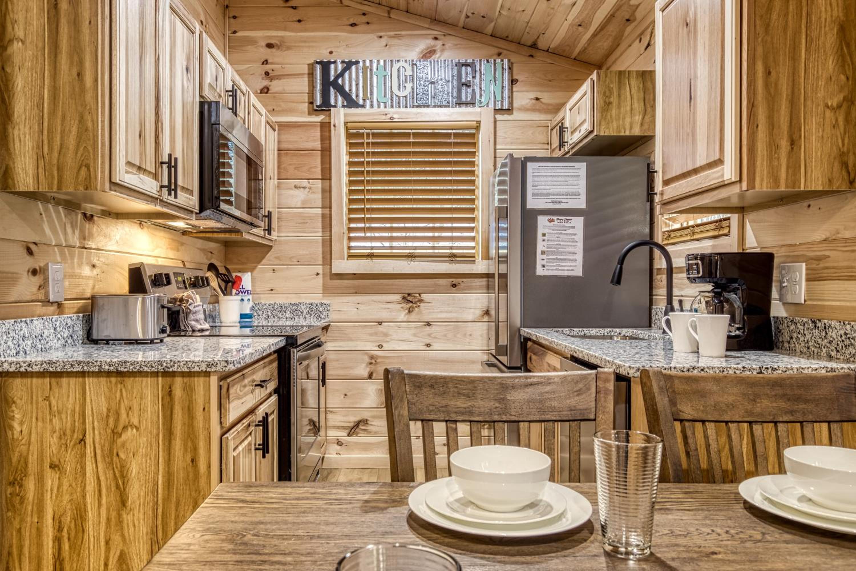 Natures Getaway, Pickleball Court, Creek, WIFI, Mountain Views, Starting at 79