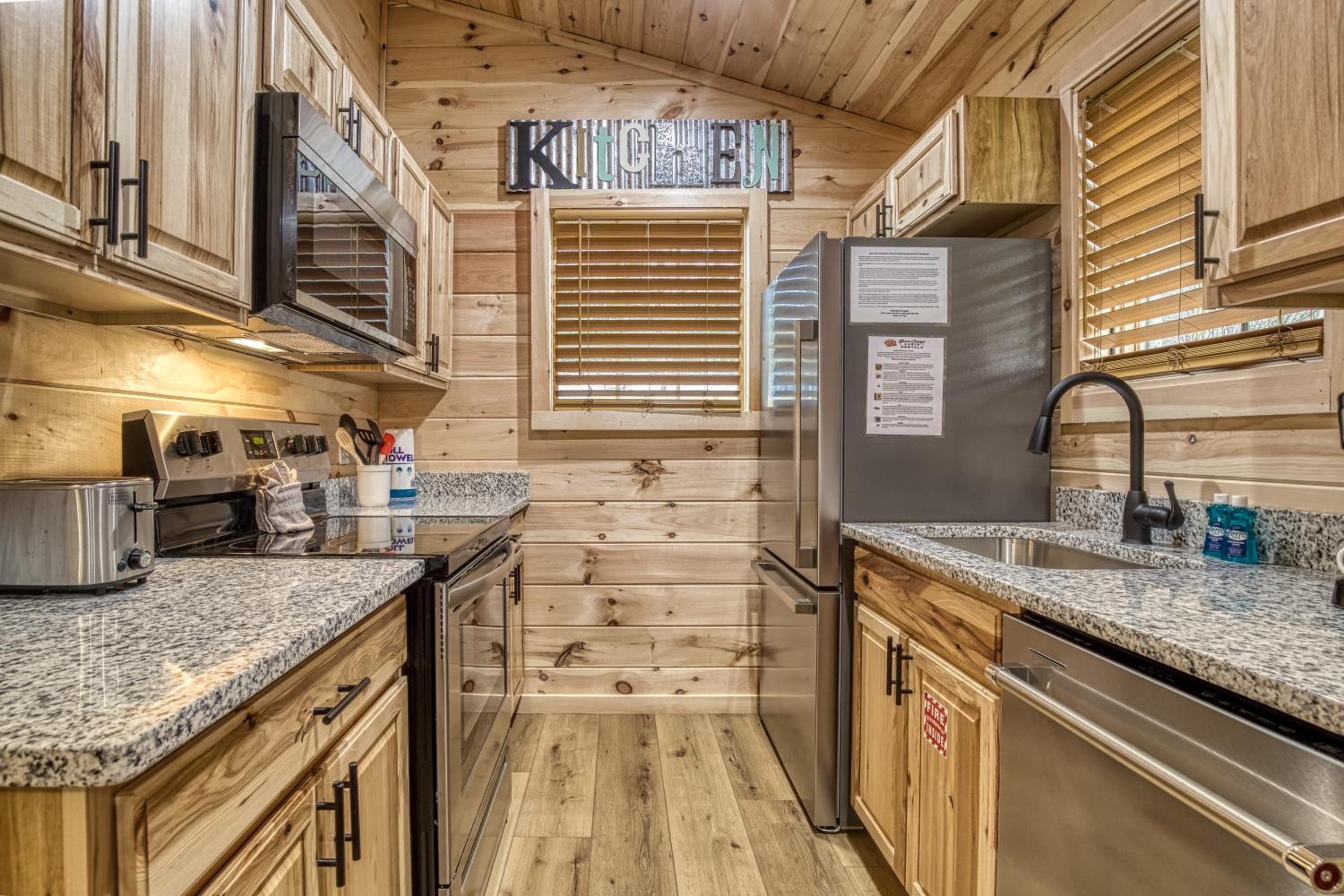 Natures Getaway, Pickleball Court, Creek, WIFI, Mountain Views, Starting at 79