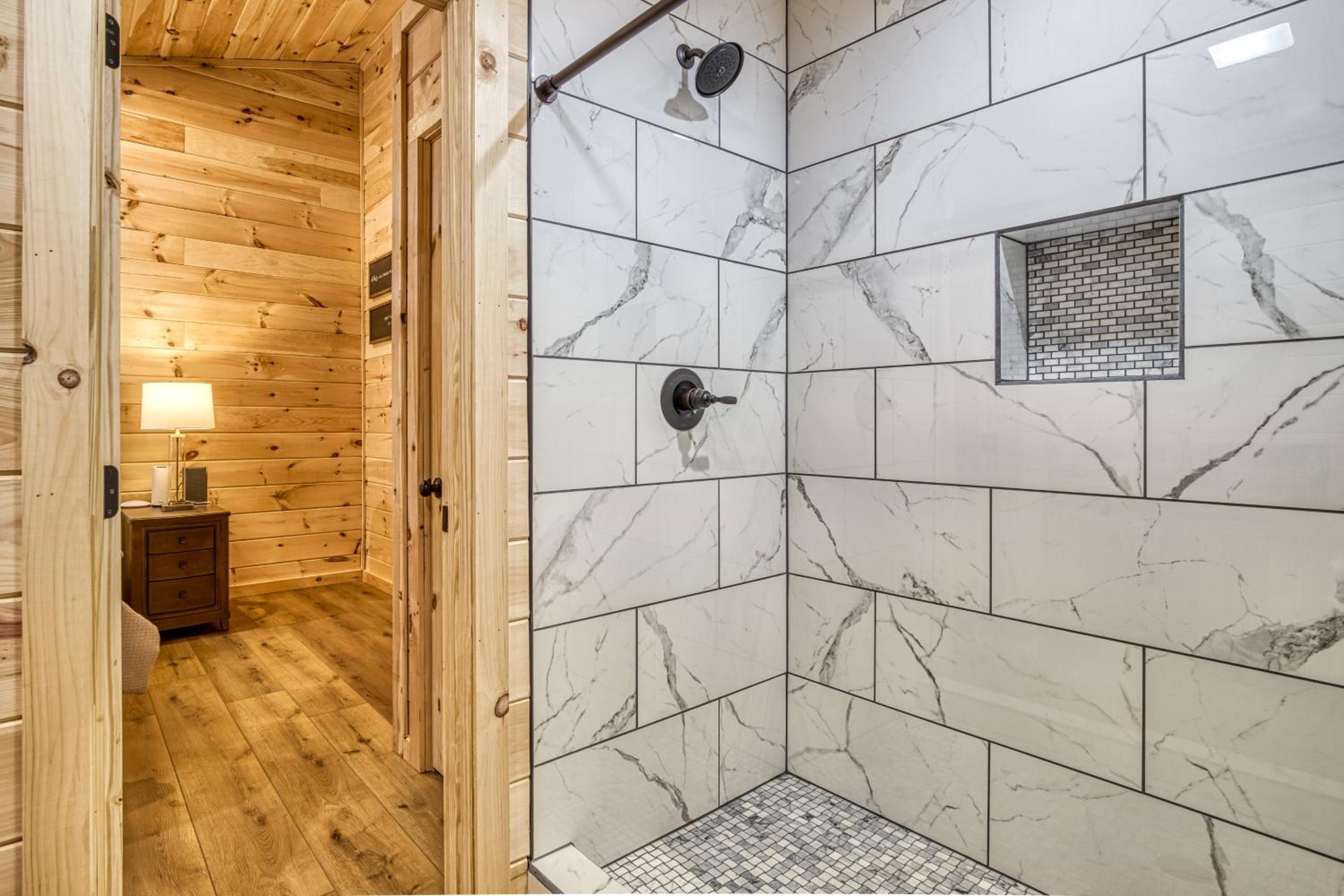 Natures Getaway, Pickleball Court, Creek, WIFI, Mountain Views, Starting at 79
