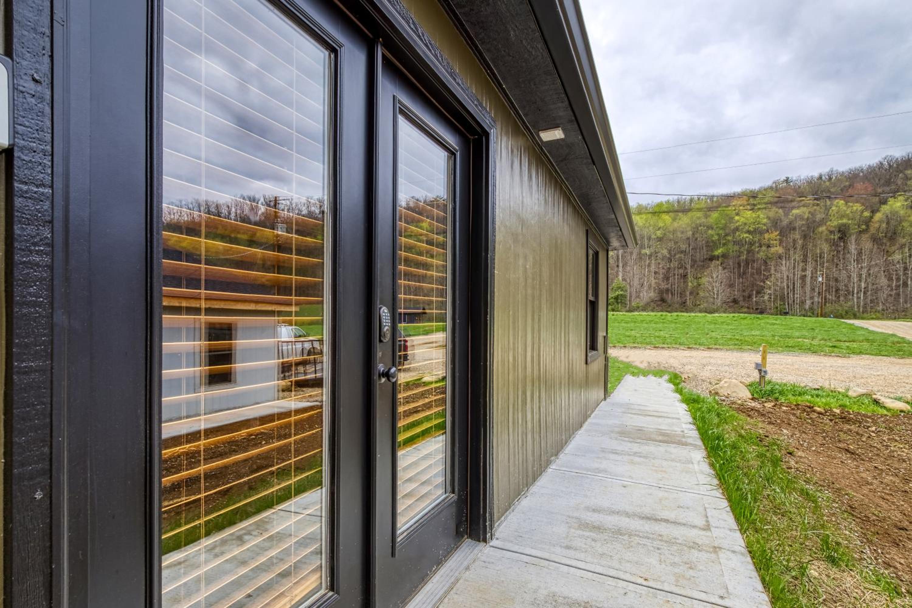 Nightingales Bungalow- Pickleball Court, Creek, WIFI, Mountain Views, Starting at 79" view 2