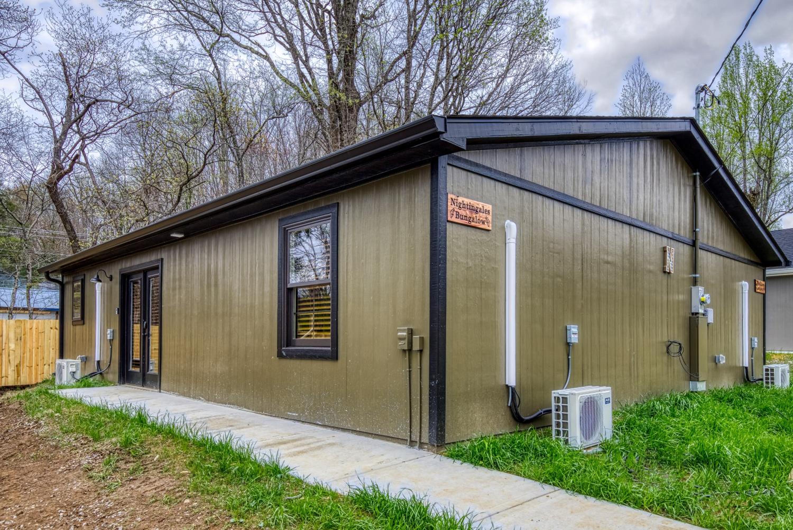Nightingales Bungalow- Pickleball Court, Creek, WIFI, Mountain Views, Starting at 79" view 3