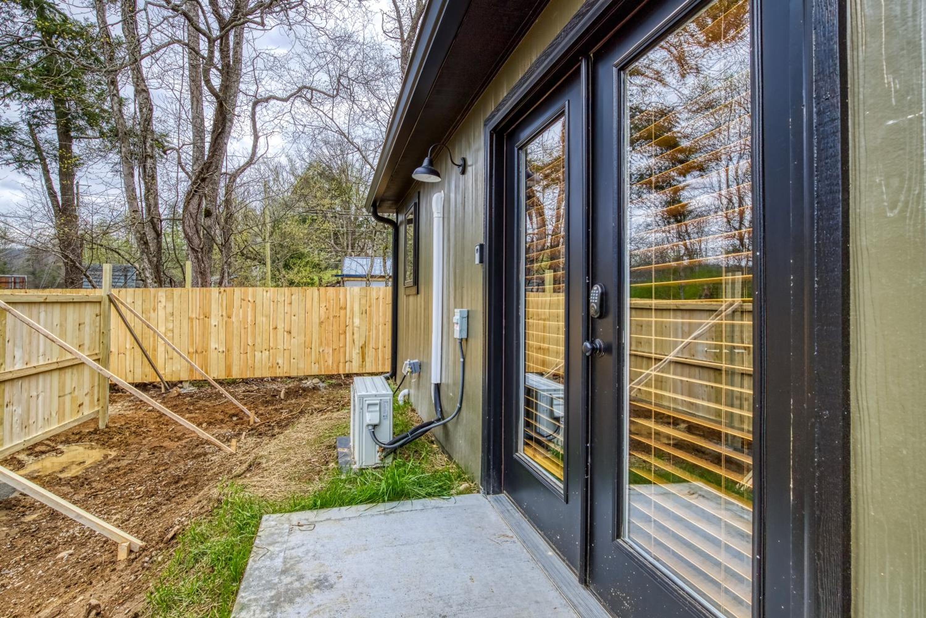Nightingales Bungalow- Pickleball Court, Creek, WIFI, Mountain Views, Starting at 79" view 5