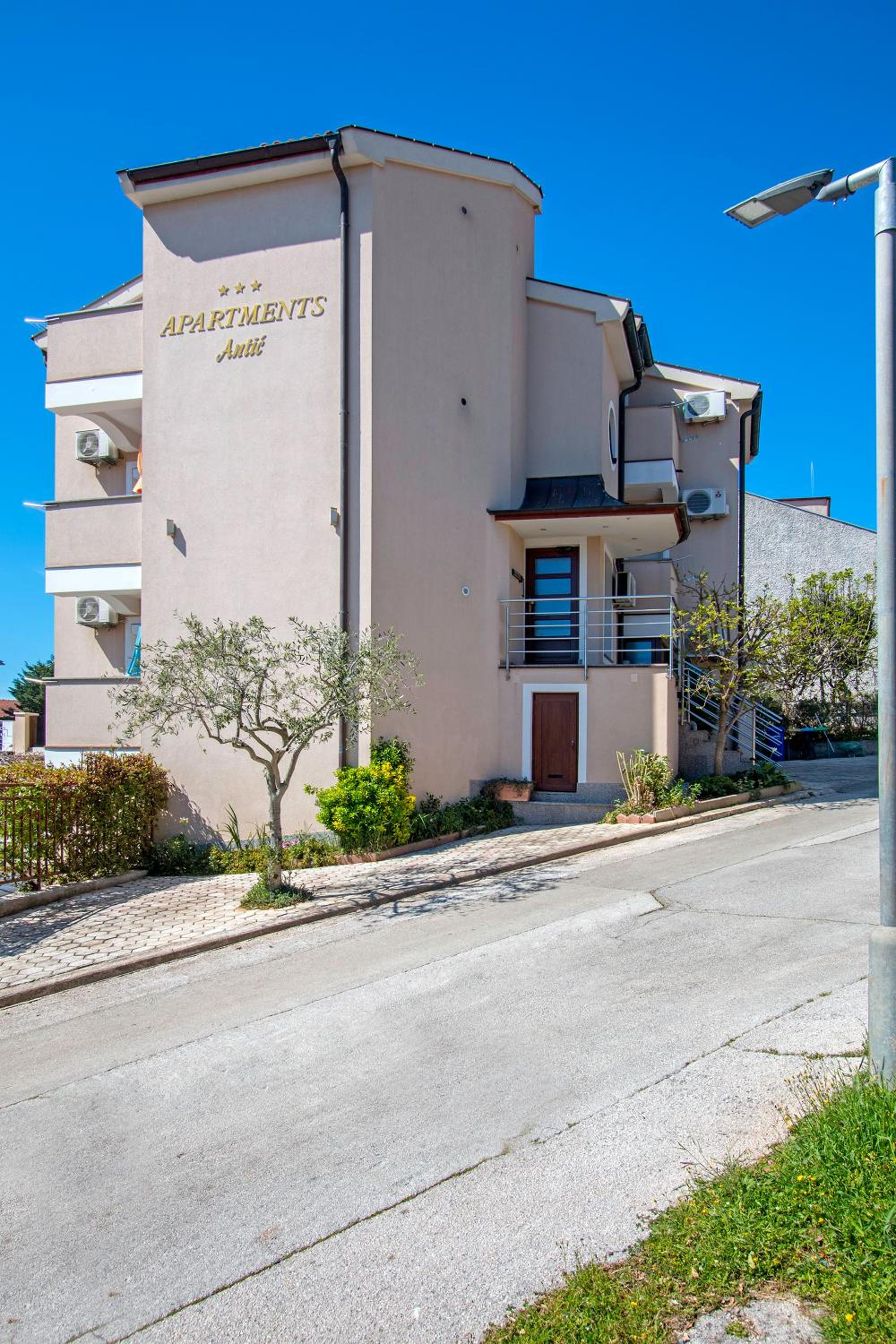 Apartments Antic 1 photo 5