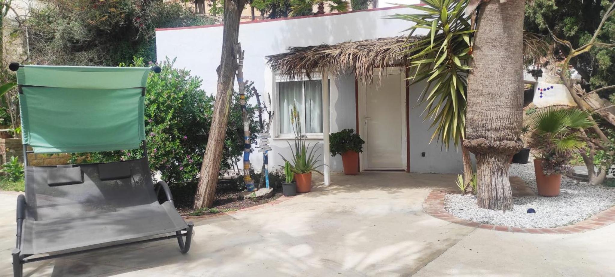 Guesthouse Sleeps 2 - Pool Access