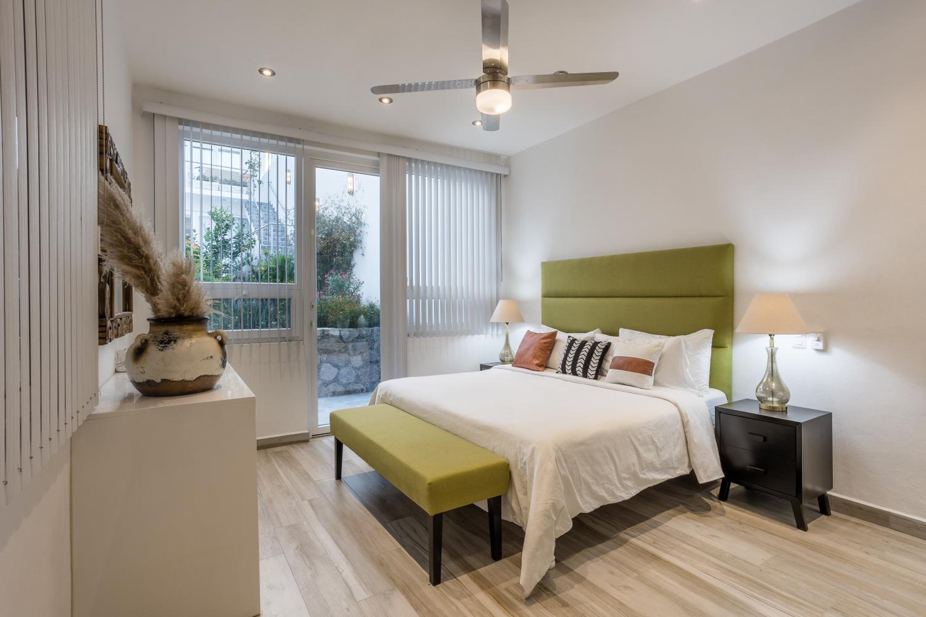 Casita Blanca, 1BR Modern Home with AC & Rooftop view 3