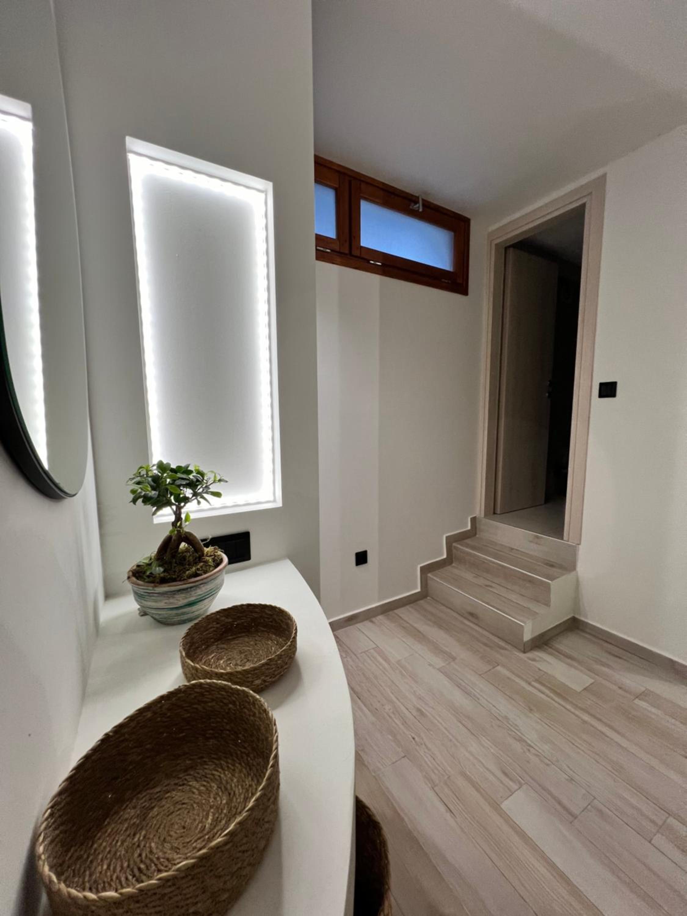 Olea White