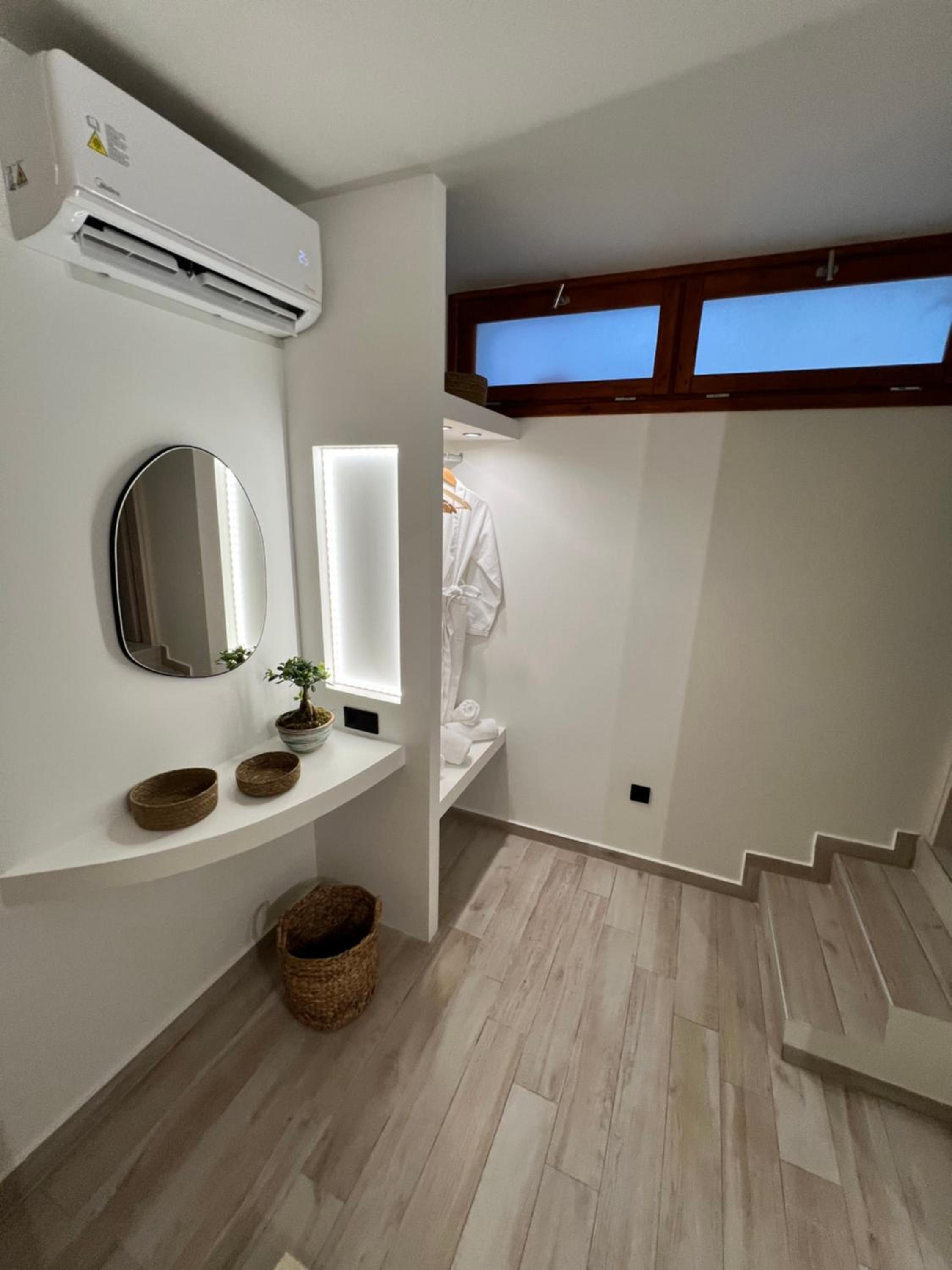 Olea White