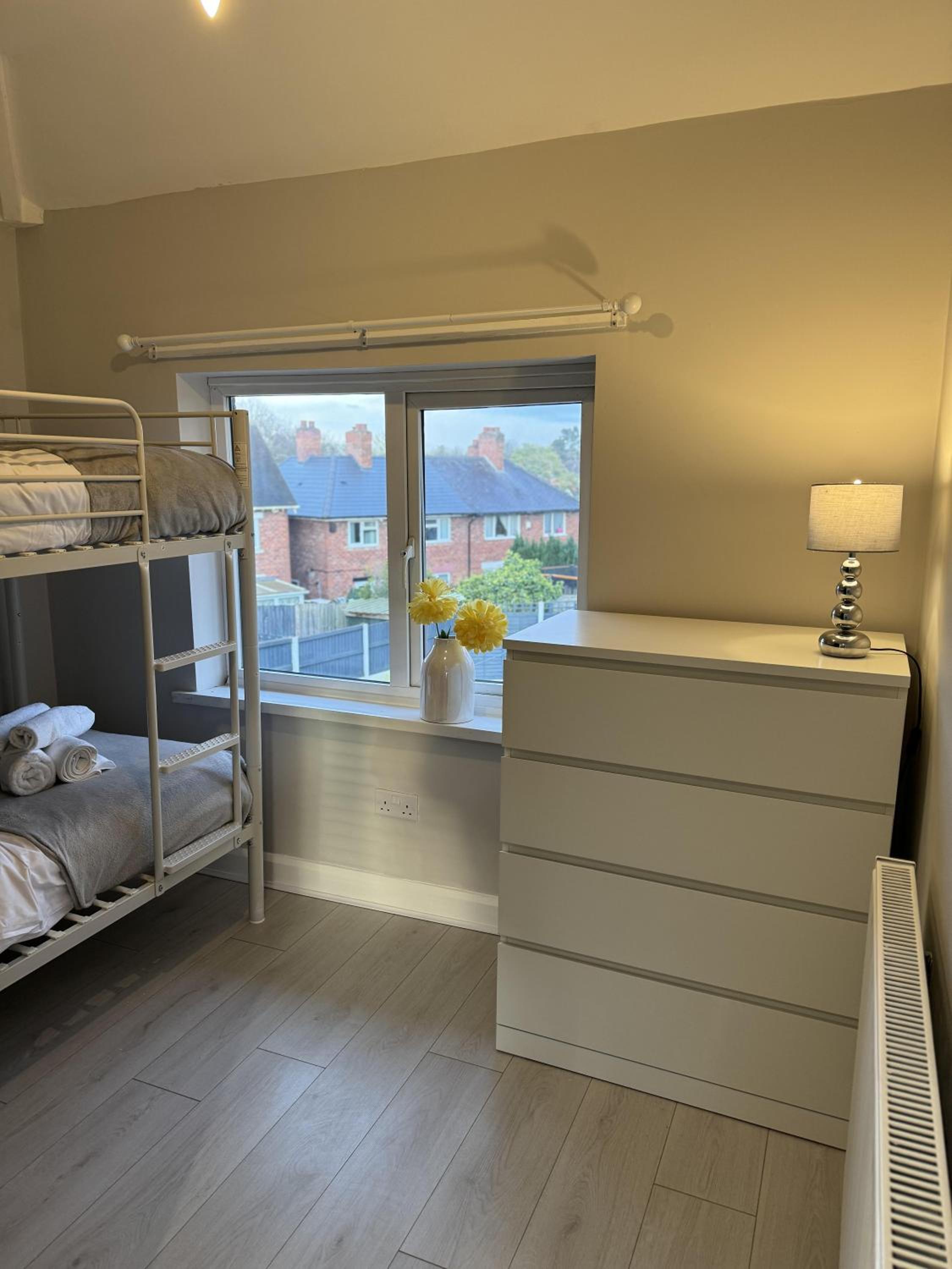 Impeccable 3-Bed House in Walsall view 4
