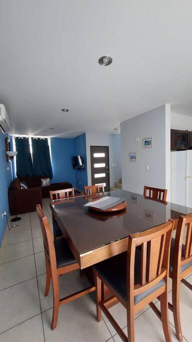 House 5 min by the beach, with wide open garage. view 4