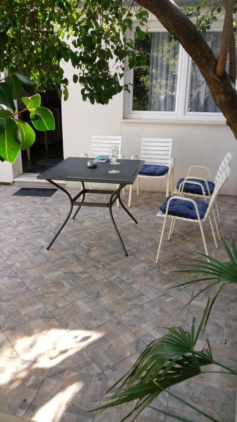 SerendipitY DubrOvniK CentrE-Free ParkinG