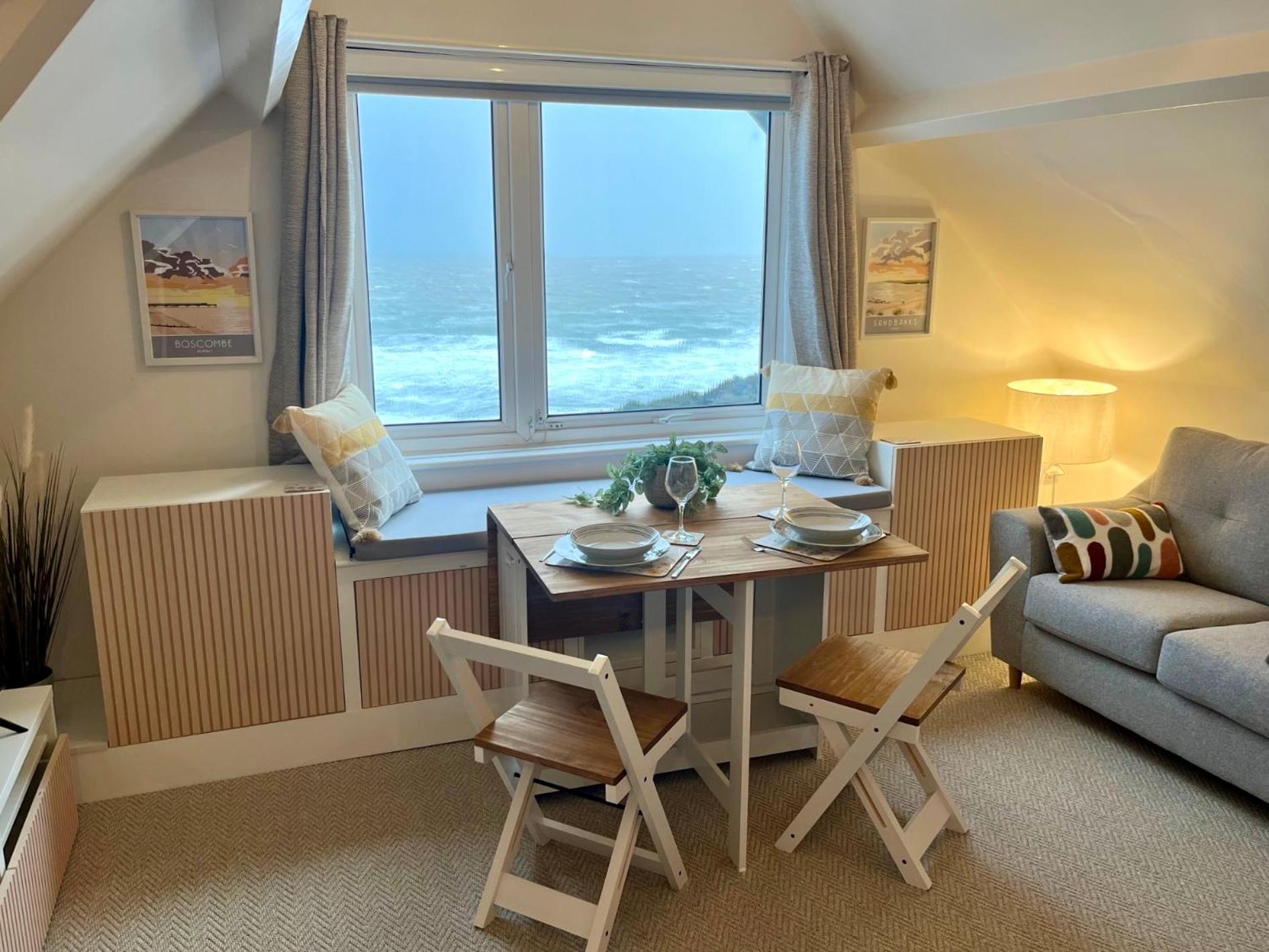 Pier View Retreat - 5 Mins Walk to Beach - Sea Views With Parking view 4