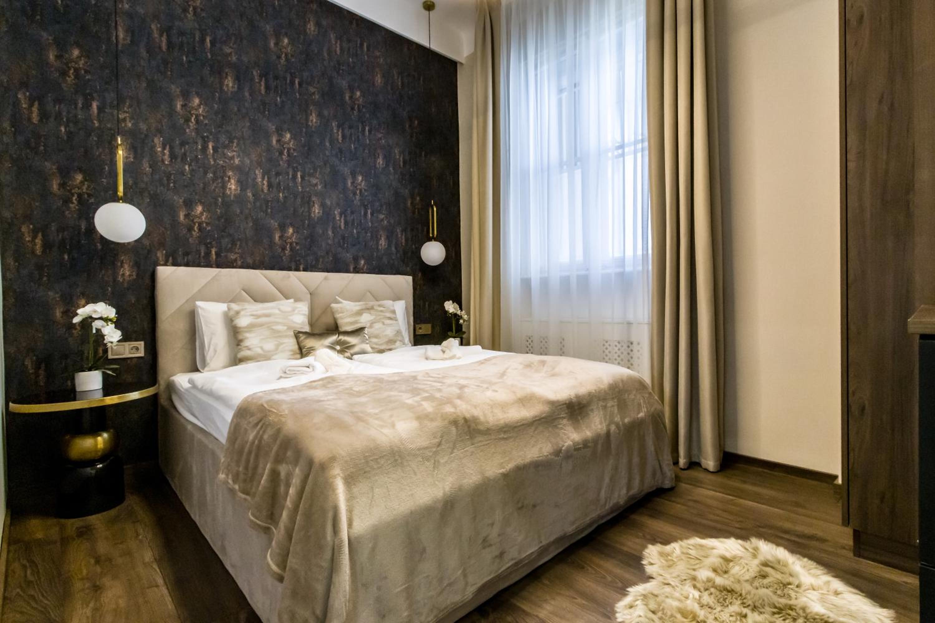 N16 Deluxe Apartment view 5