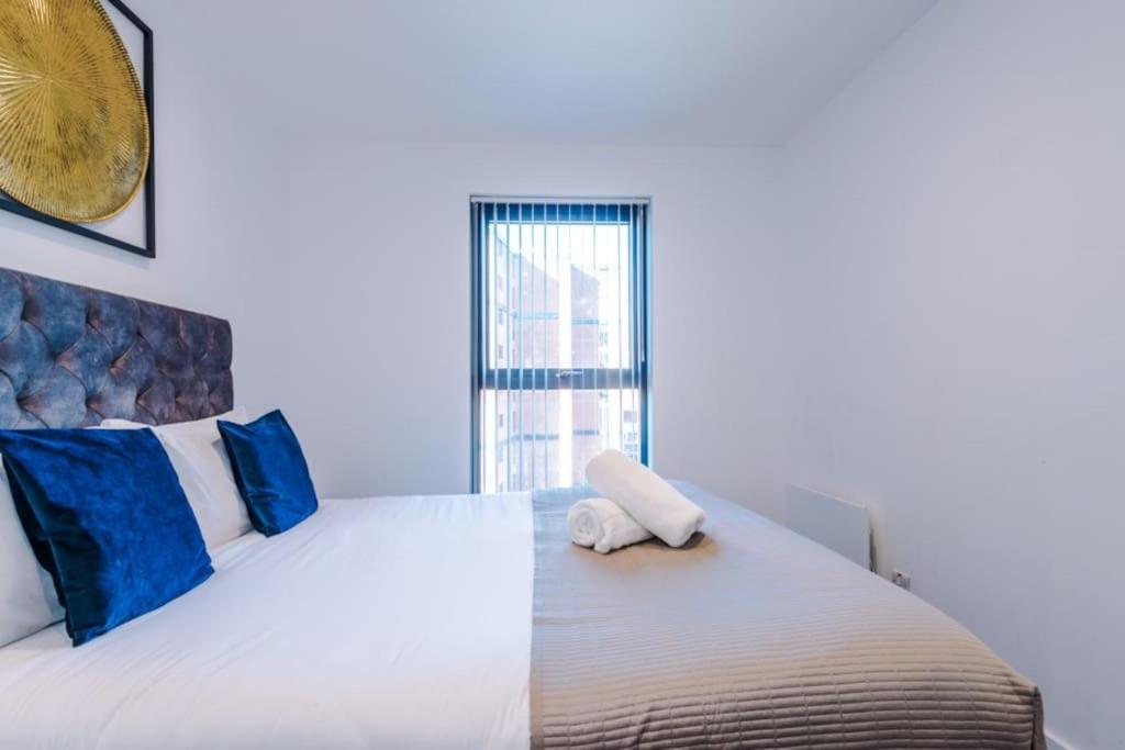 Windmill Suite- Modern 2 bed 2 bath with concierge perfect for leisure, business and contractor stays by Dreamluxe view 4