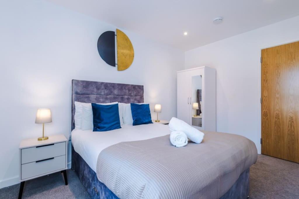 Windmill Suite- Modern 2 bed 2 bath with concierge perfect for leisure, business and contractor stays by Dreamluxe view 5