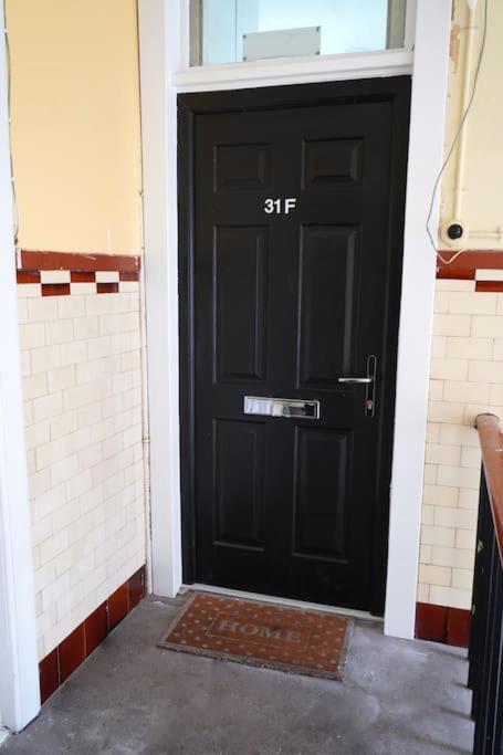 Falkirk City Centre Stylish Two-Bedrooms Apartment view 4