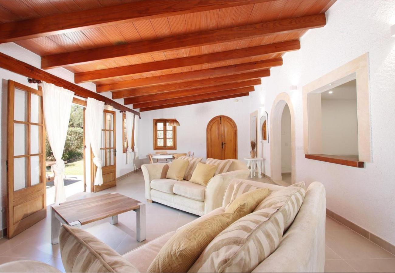 Relax just outside Pollensa recently renovated by Renthousing