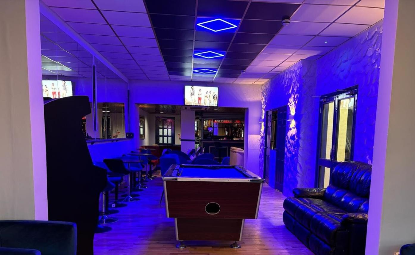 100 Pipers Hotel
