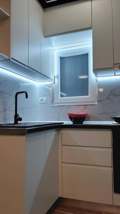 Top-Floor Apartment: Amazing City & Sea View