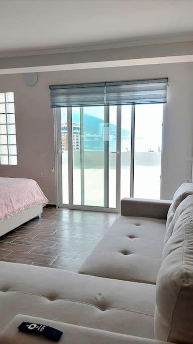 Top-Floor Apartment: Amazing City & Sea View