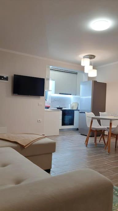 Top-Floor Apartment: Amazing City & Sea View