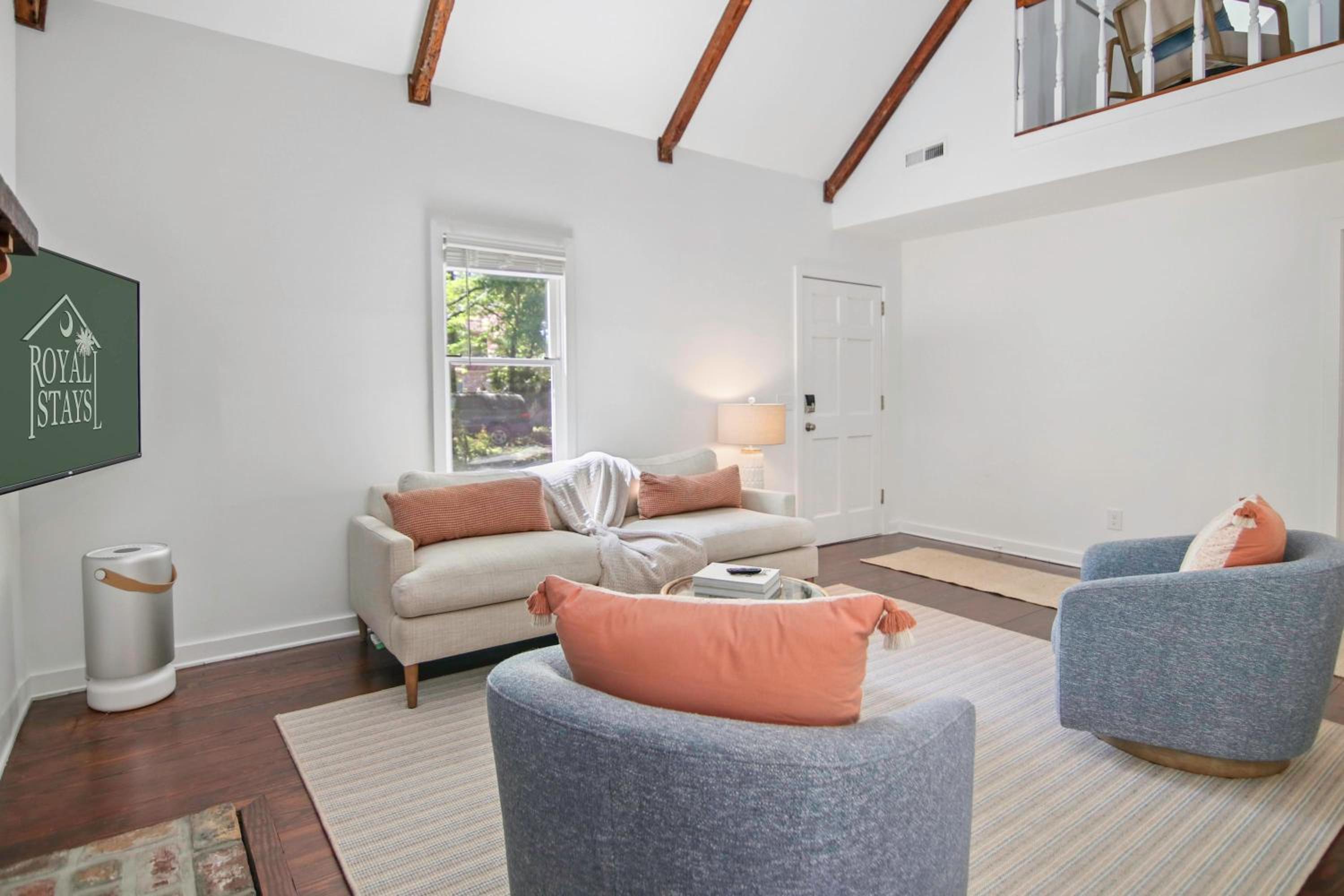 Sawyer's Landing- Mins to Beach & Dtwn view 4
