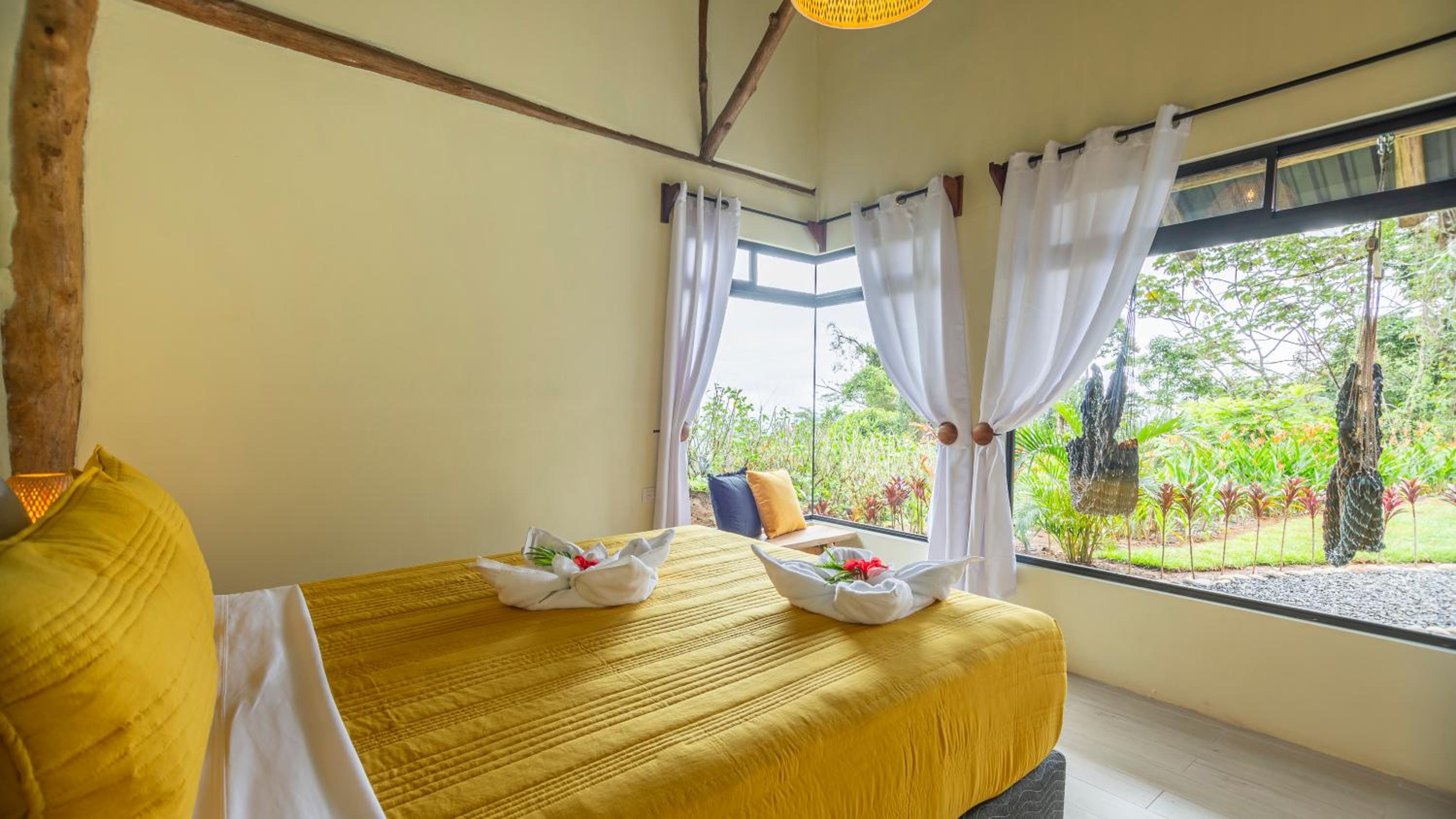 Cabañas Caeli, El Toucan, Peaceful Rainforest Retreat with Stunning Views