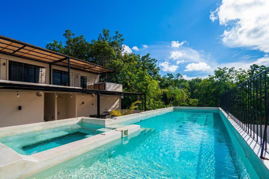 UP 6 PEOPLE PRIVATE JACUZZI view 3