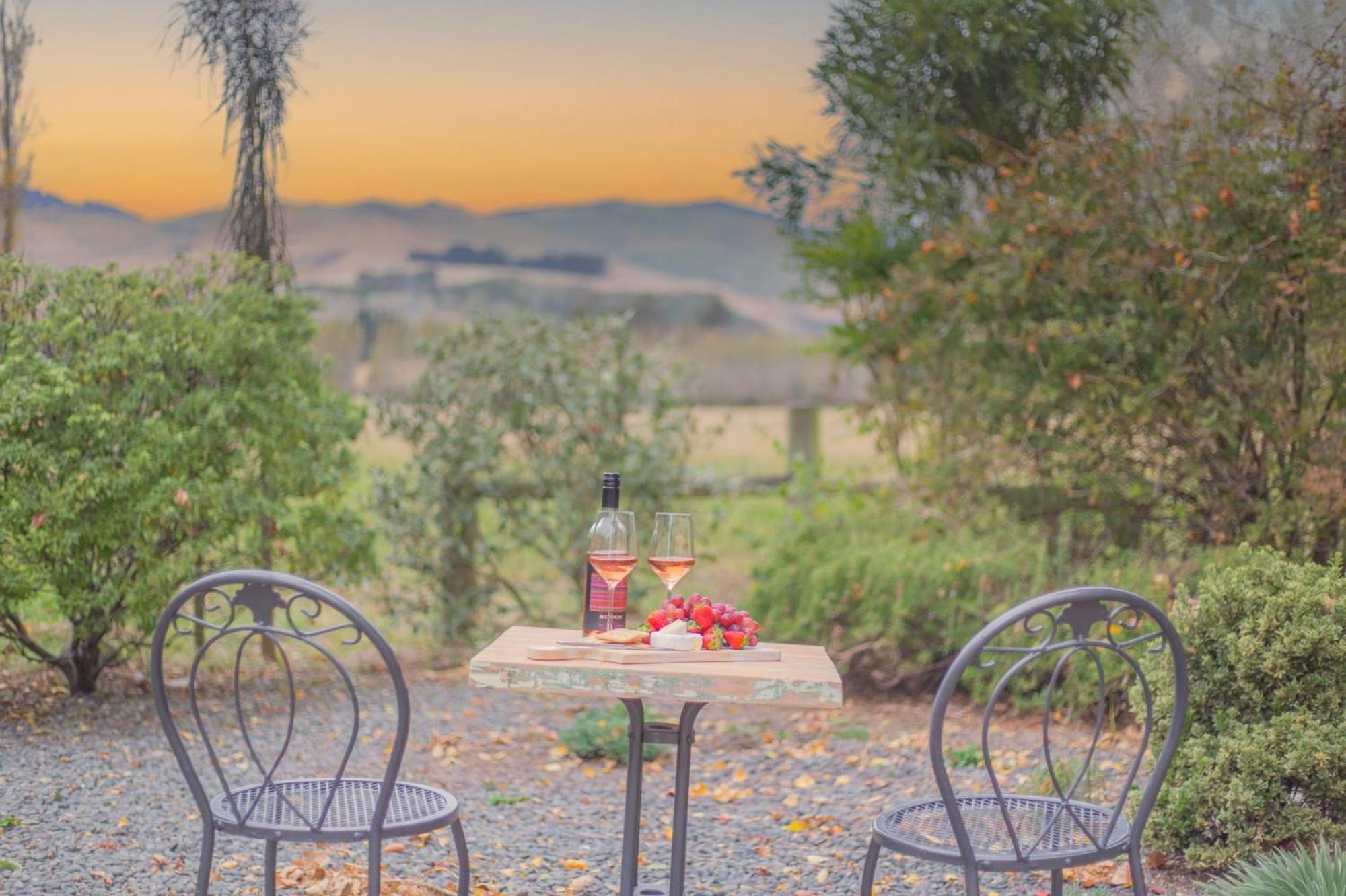 City Break Cottage for couples 27 mins CHC Airport view 2