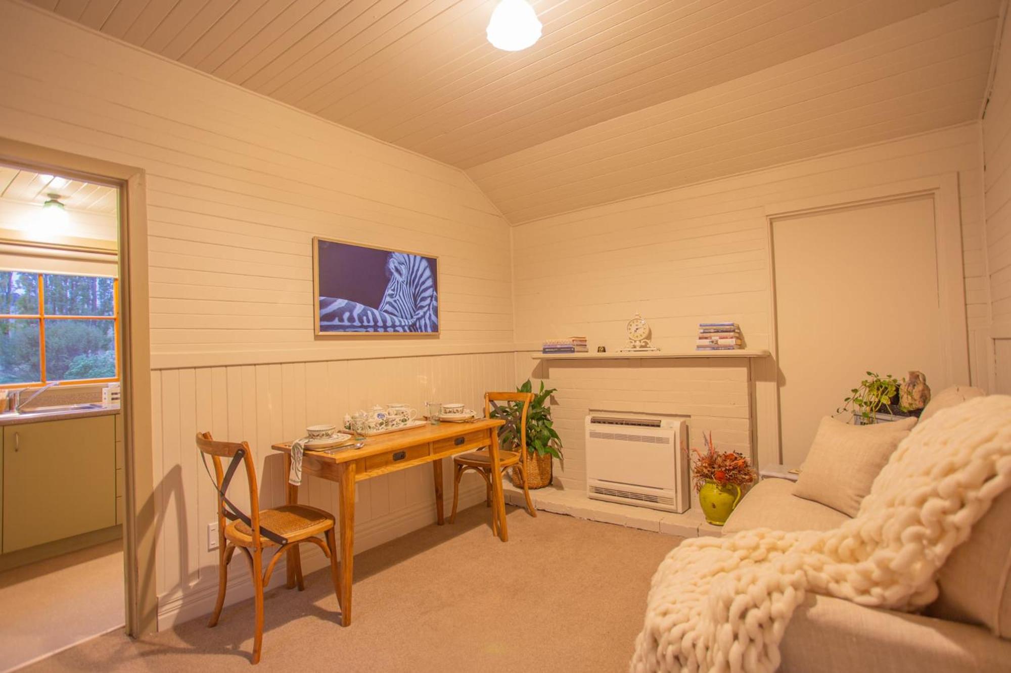 City Break Cottage for couples 27 mins CHC Airport view 5