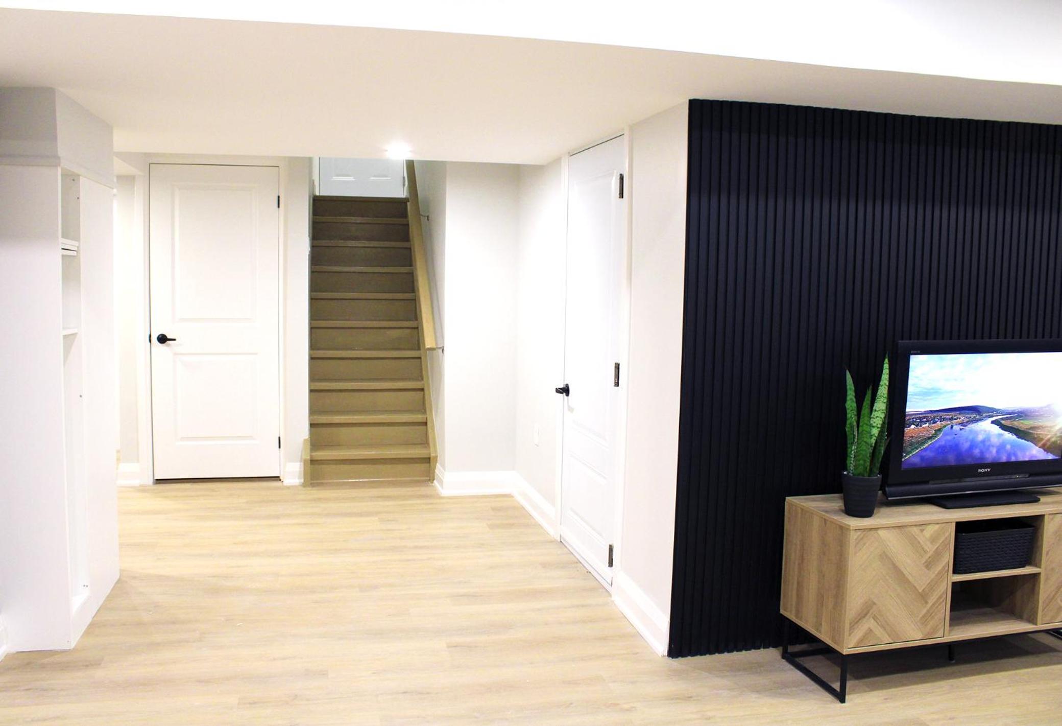 Urban Haven: 2BR/2BA+Office, Kitchen, Dining