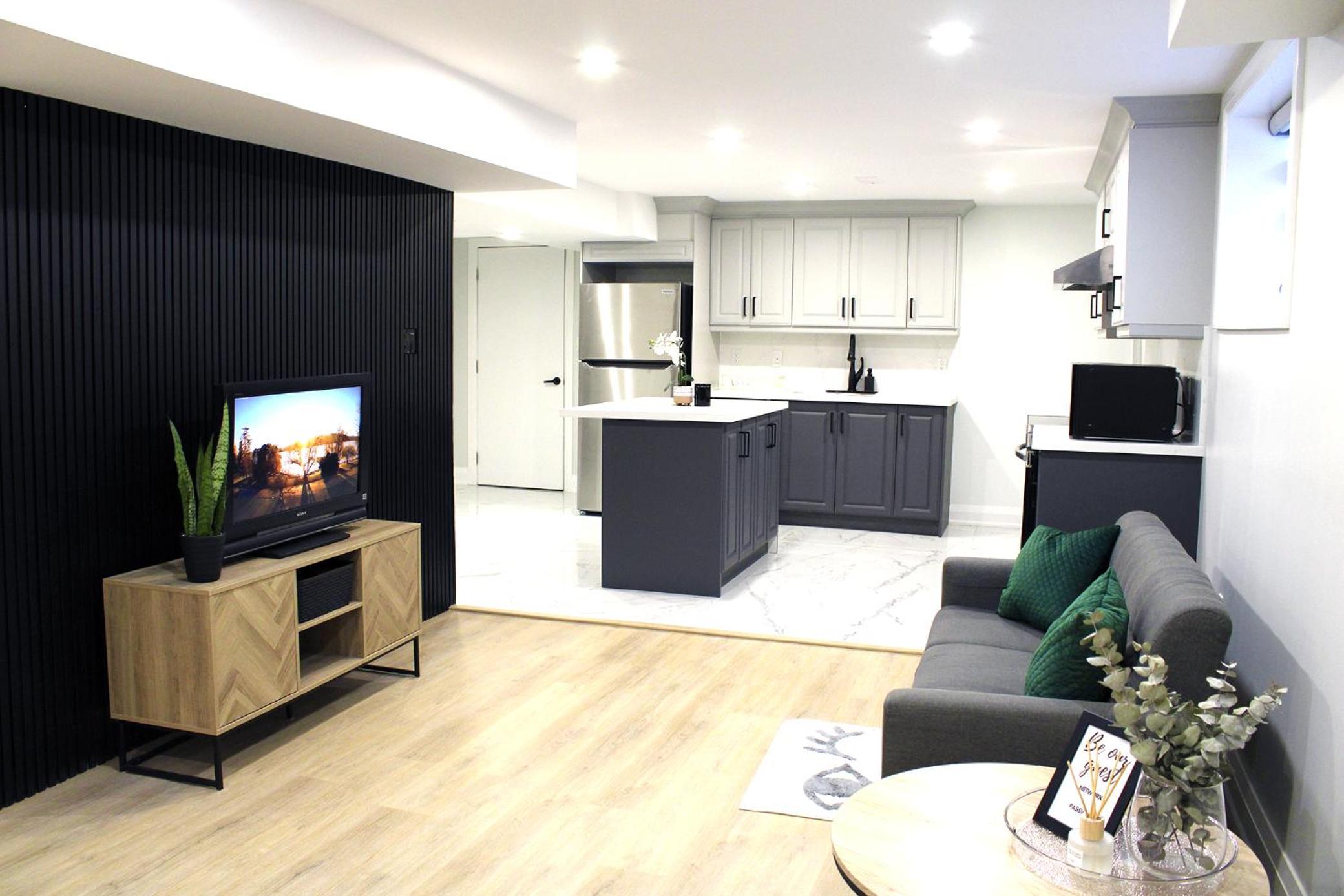 Urban Haven: 2BR/2BA+Office, Kitchen, Dining