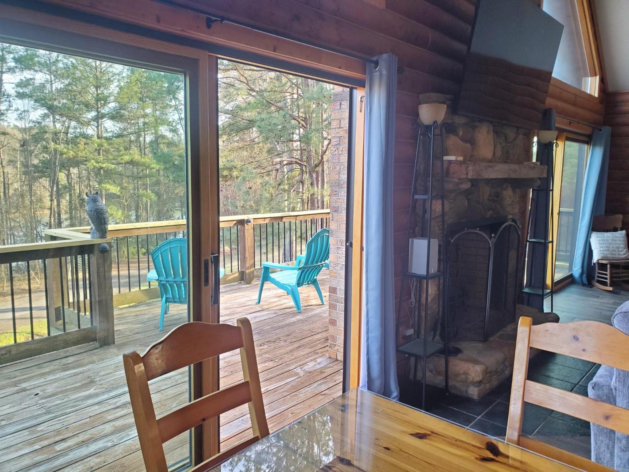 Gorgeous Cabin by Lake with Waterview and walking access view 5
