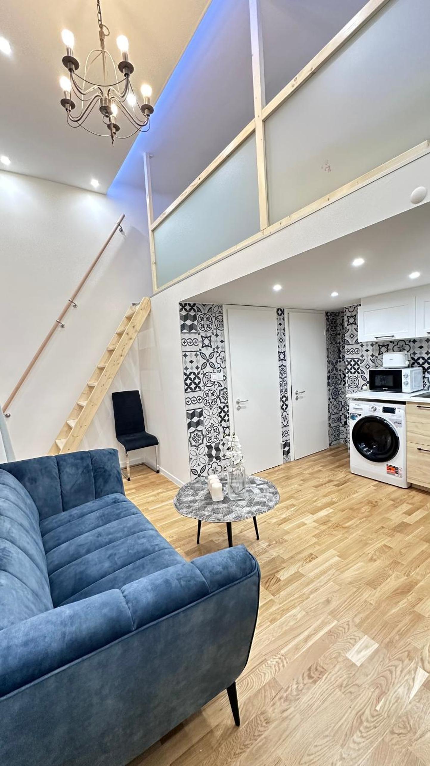 Jozsef 45 Studio view 3