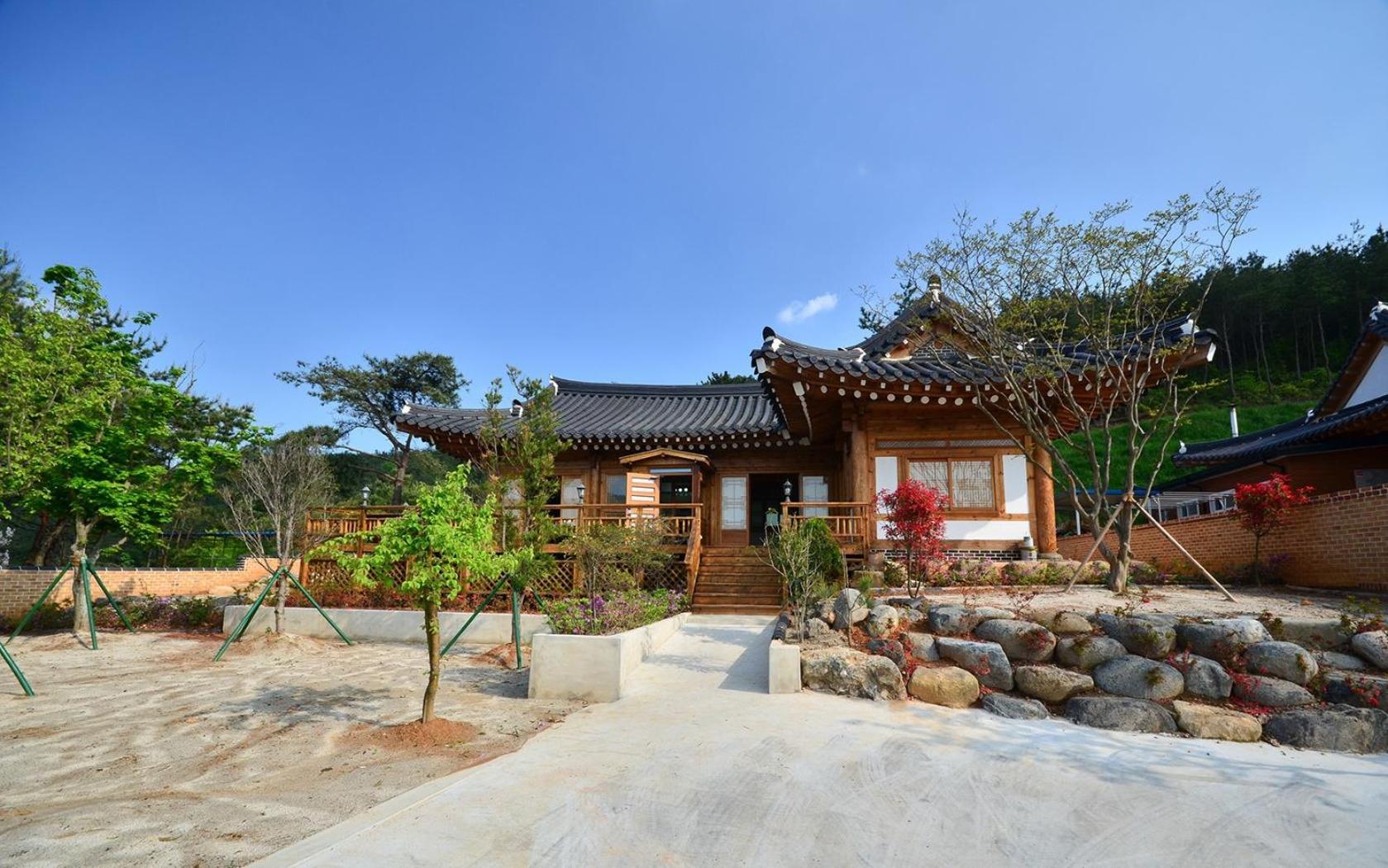 Yeosu Hanulchaeok Pension view 4