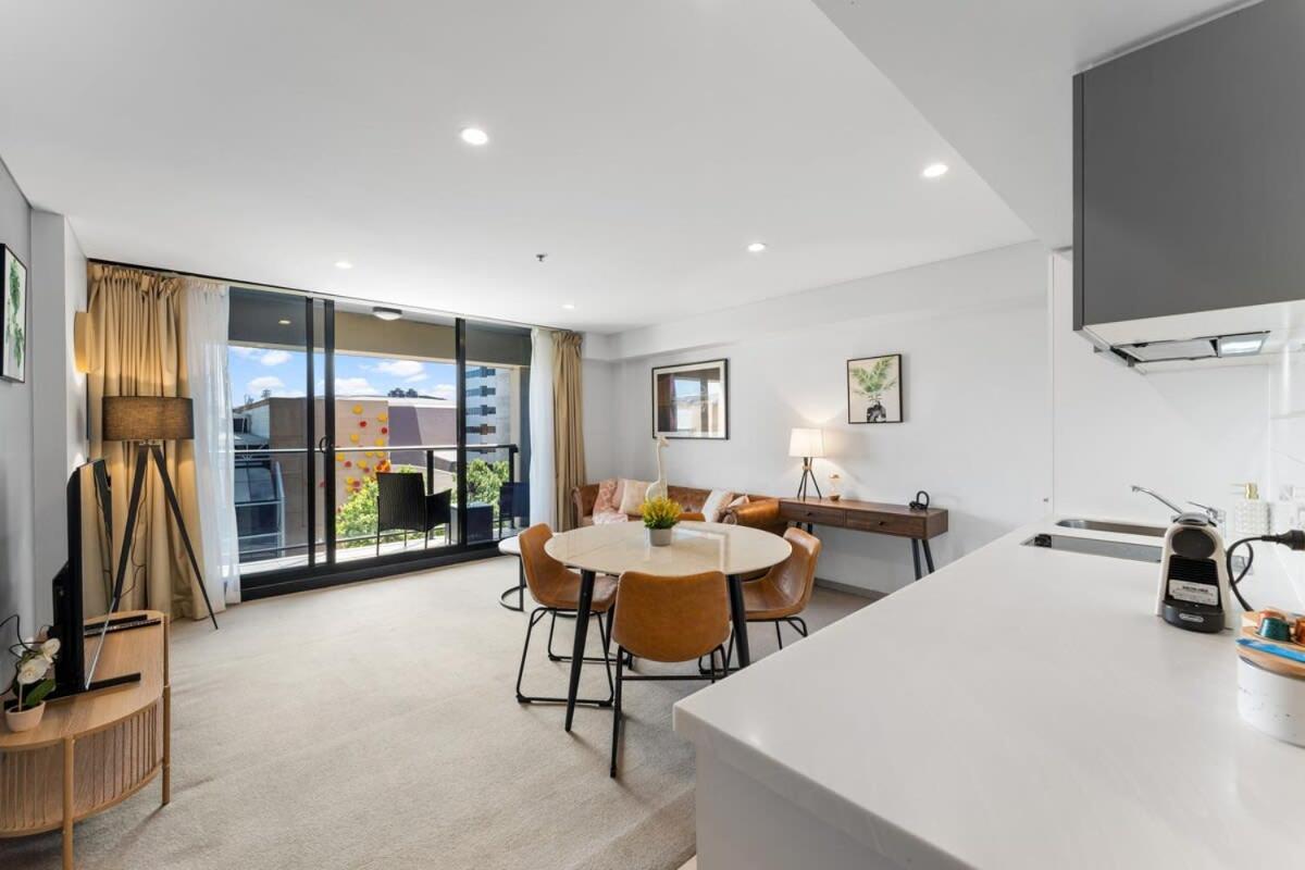 CBD 1BR Apt-104 North Terrace-Walkable CityView