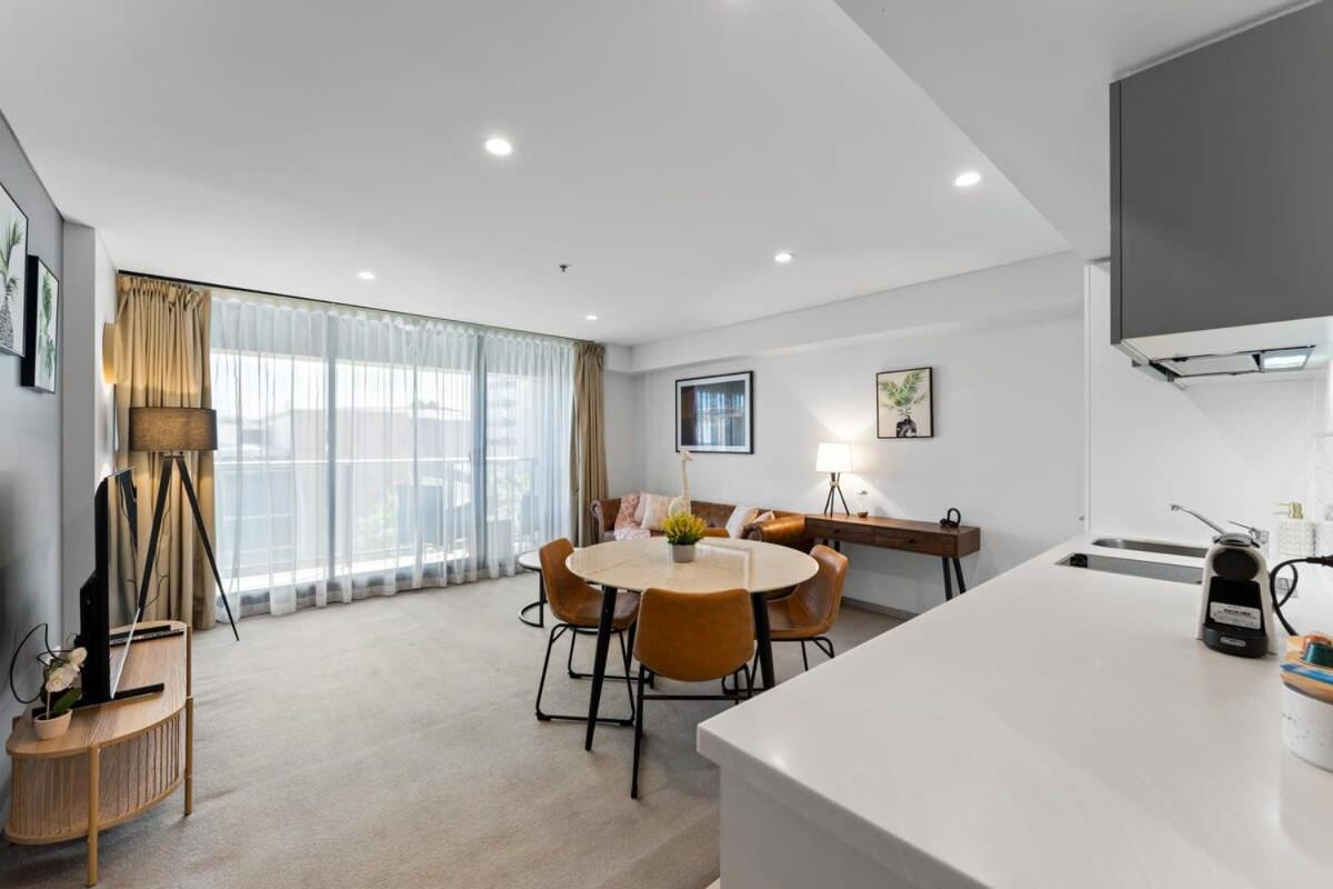 CBD 1BR Apt-104 North Terrace-Walkable CityView