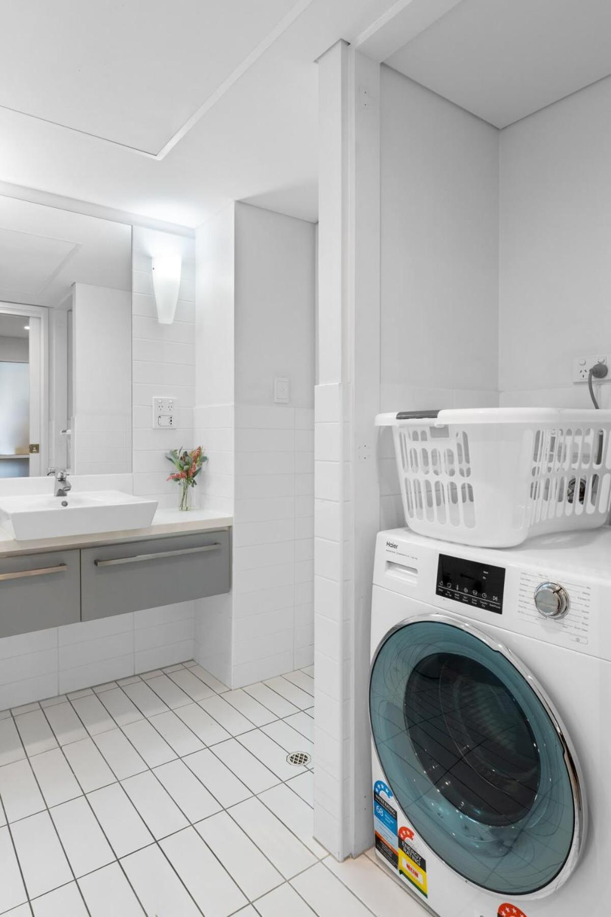 CBD 1BR Apt-104 North Terrace-Walkable CityView