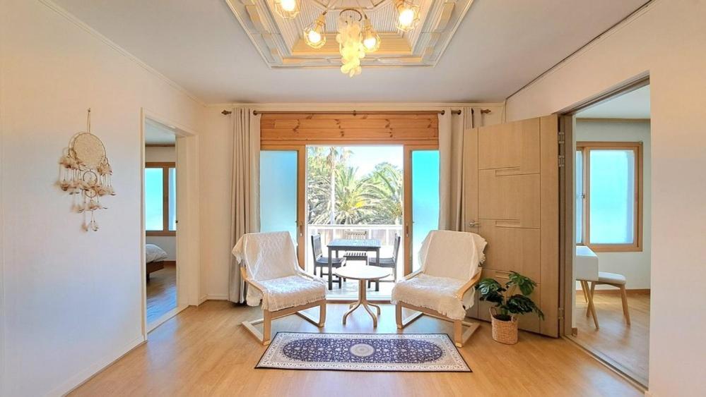 Jeju Junny Binny House Bed and Breakfast view 3