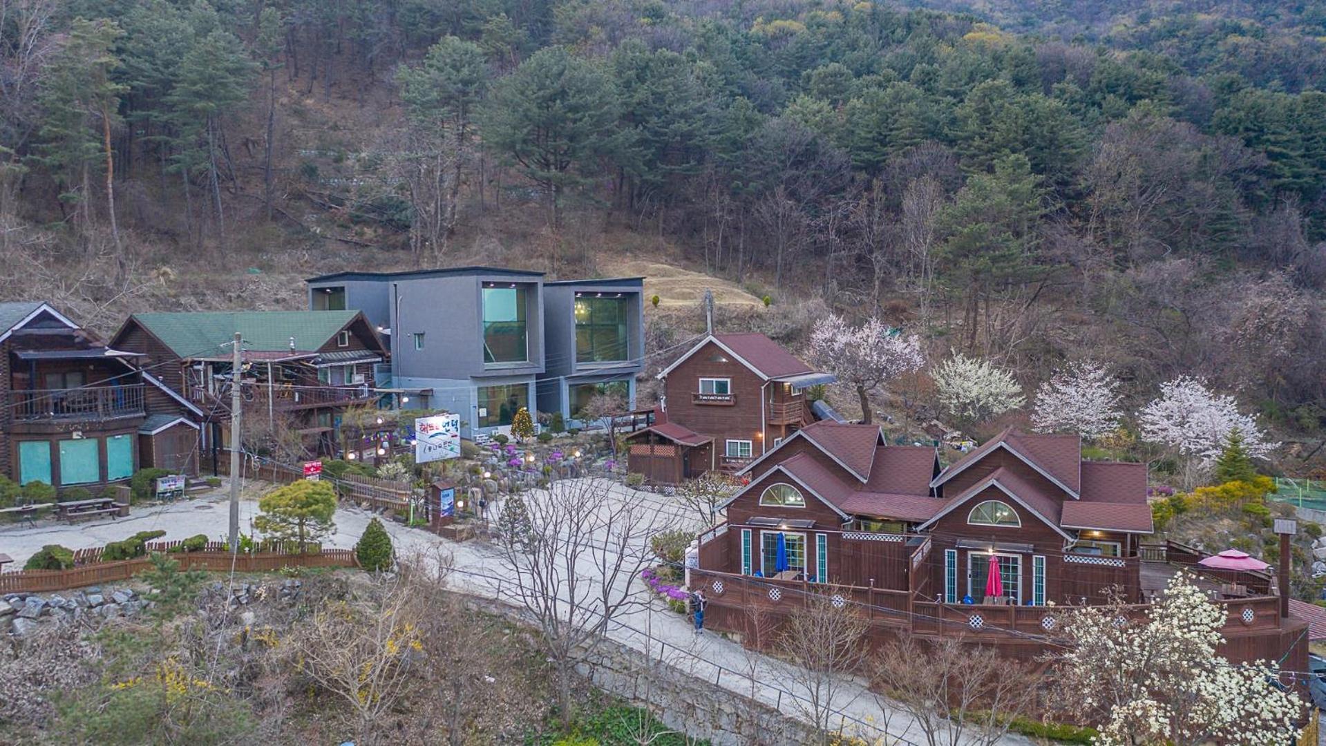 Fortune Rising Sun Hill Pension B view 2