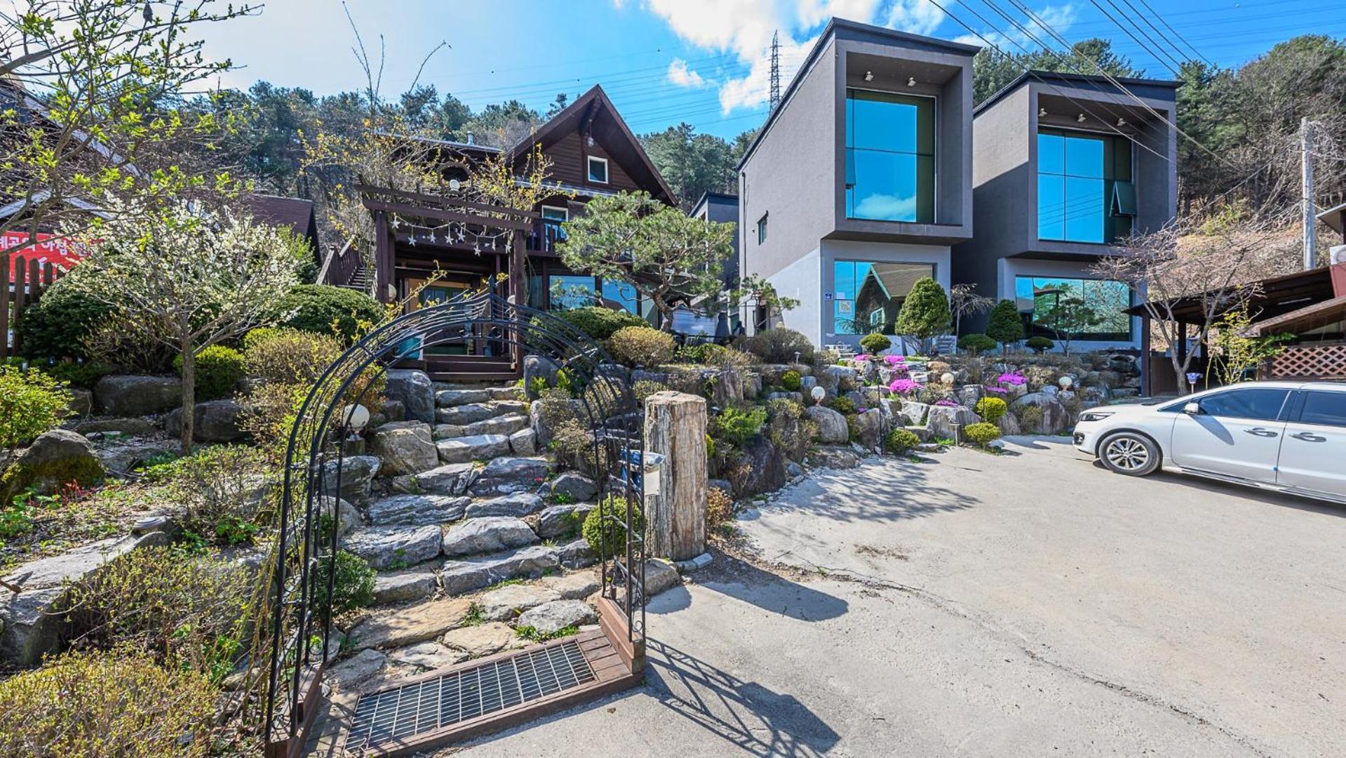Fortune Rising Sun Hill Pension B view 3