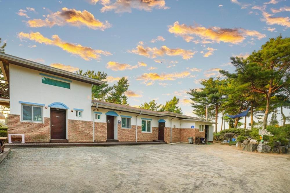 Taean Haeyang Jungwon Pension