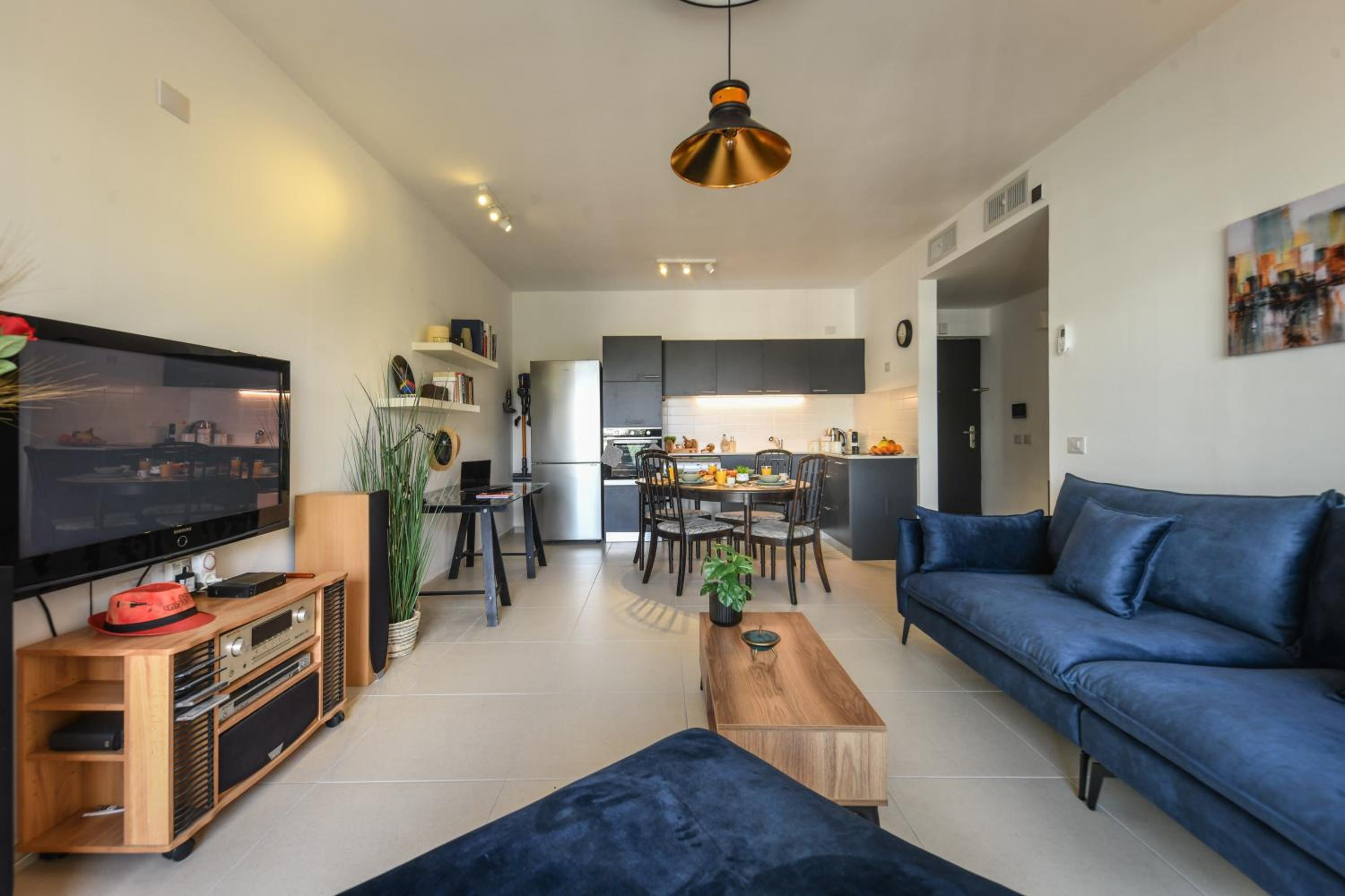 Bright & Modern Apartment in Haifa Down Town by Sea N' Rent view 4