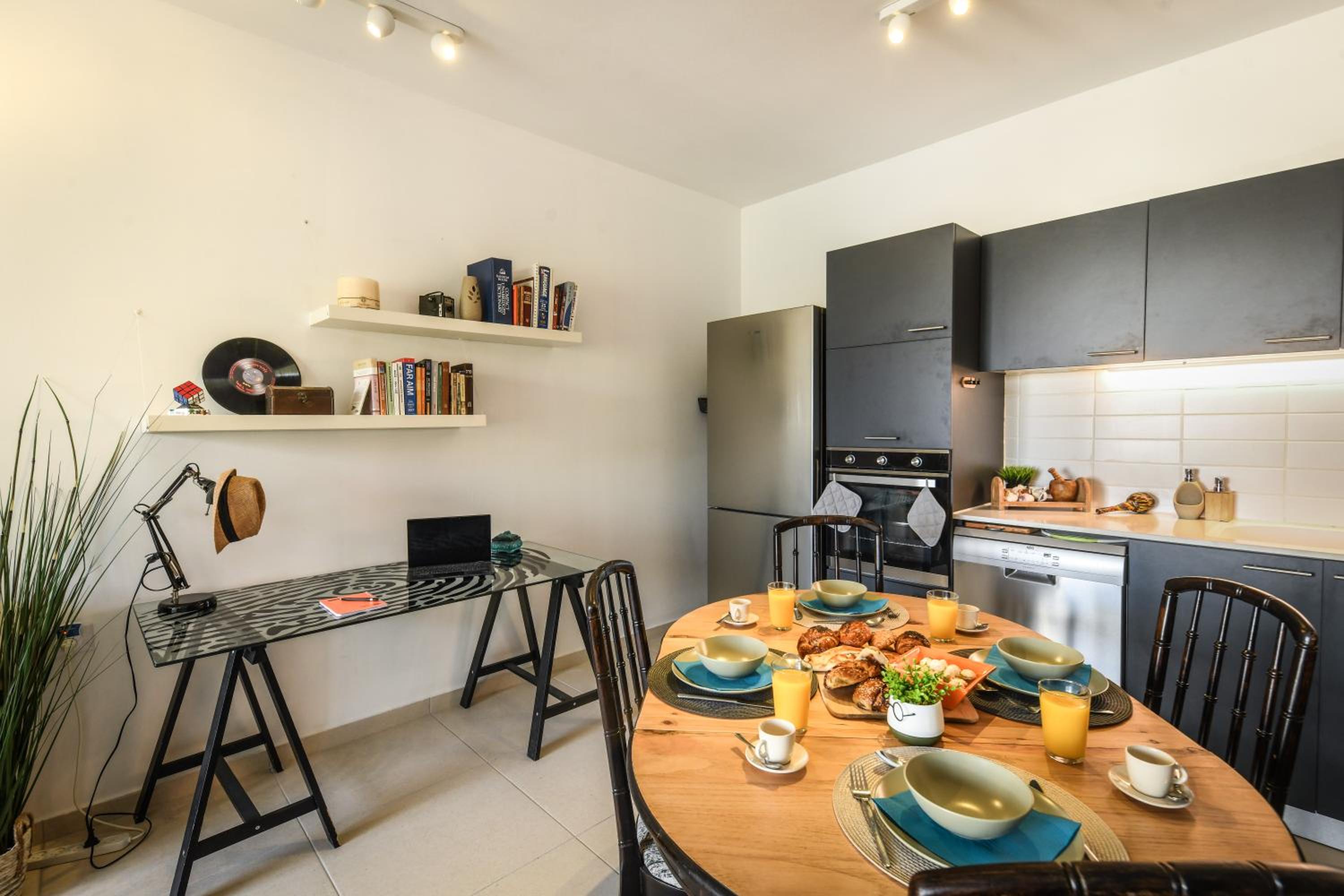Bright & Modern Apartment in Haifa Down Town by Sea N' Rent view 5