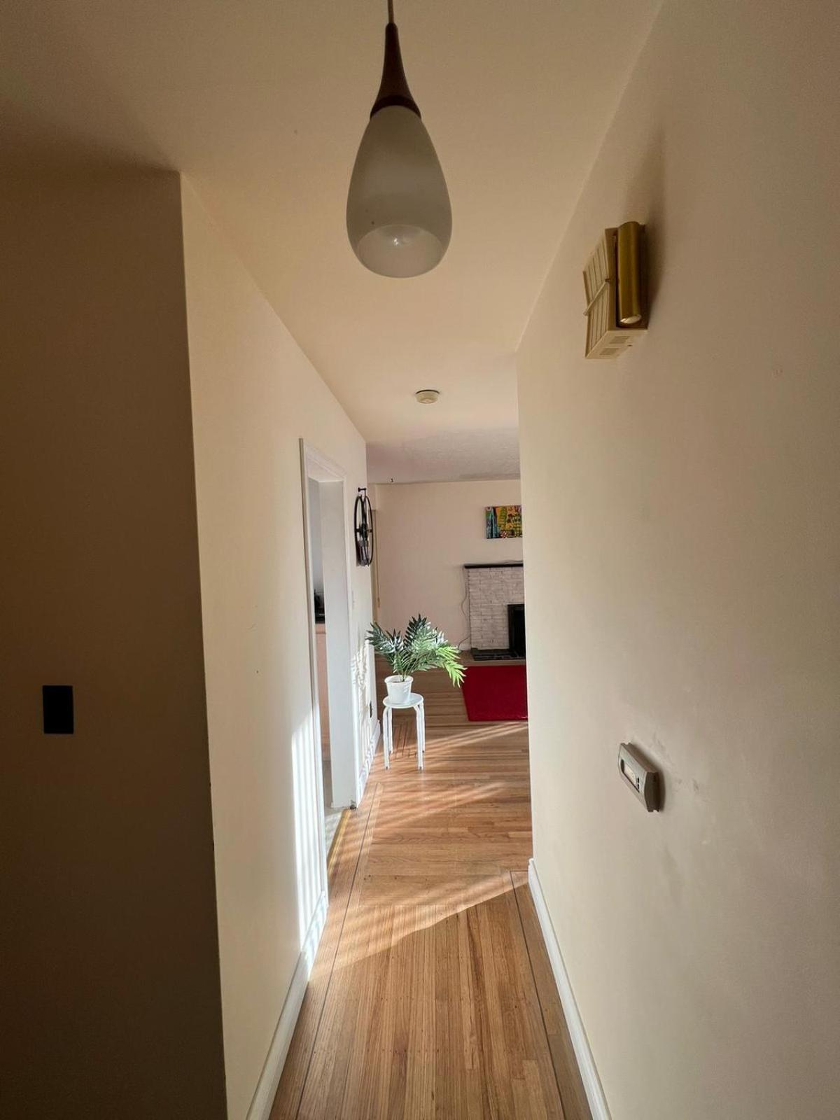 Cozy Carpeted Private shared room with Fireplace