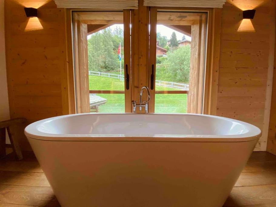 Chalet VG stunning view, Sauna & Jacuzzi by Jolidi