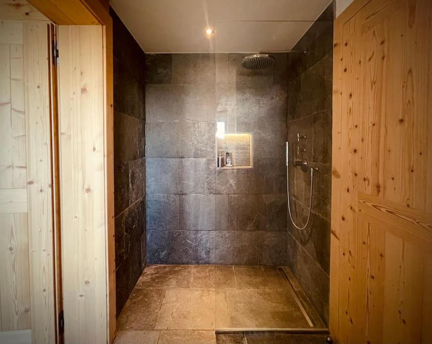 Chalet VG stunning view, Sauna & Jacuzzi by Jolidi