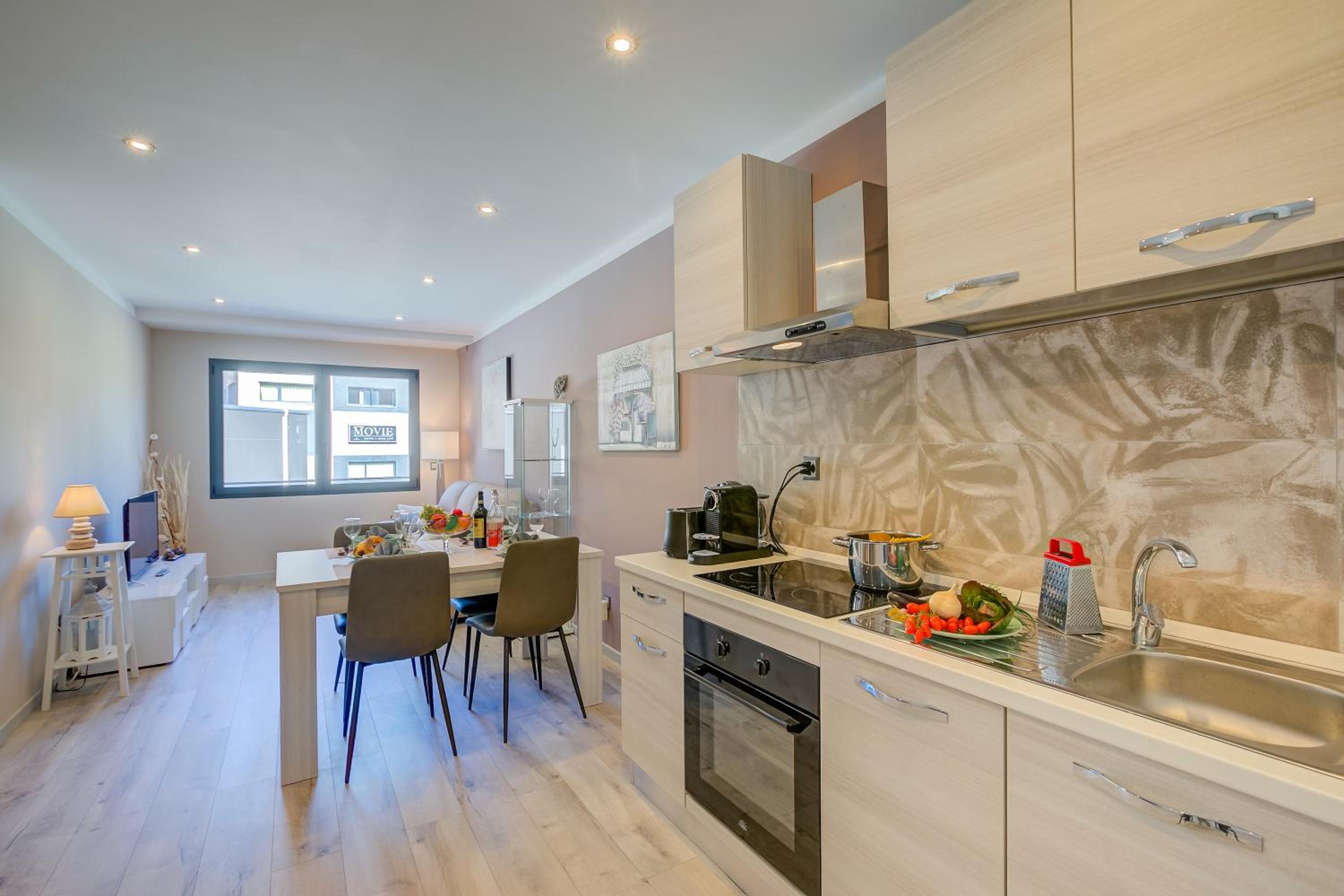 4 Seasons Apartment - Happy Rentals
