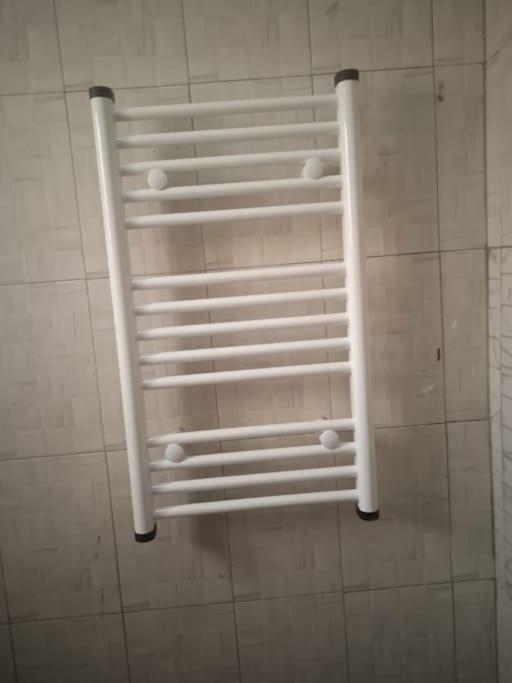 3 bedroom, free Wi-fi, Aircon & Hot water view 3