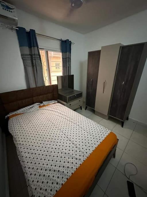 3 bedroom, free Wi-fi, Aircon & Hot water view 5